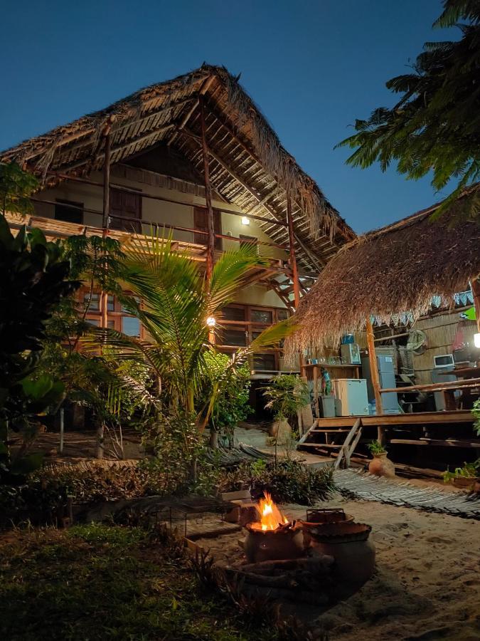Casa Surf Lodge - Praia do Tofo Buitenkant foto